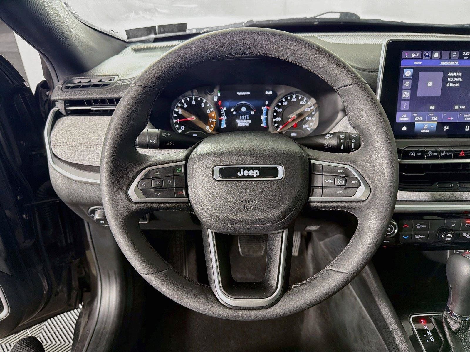 Used 2023 Jeep Compass Latitude w/ Sun and Sound Group AWD/4WD image 3