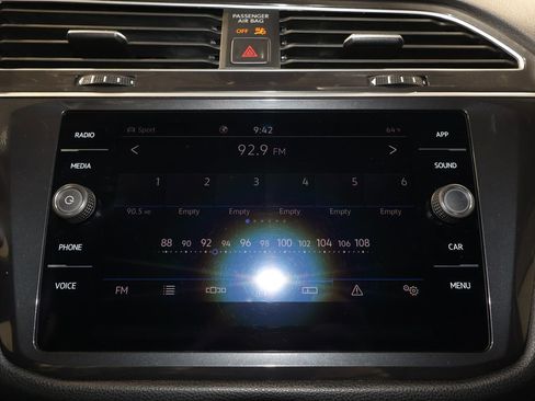 Used 2024 Volkswagen Tiguan SE image 12