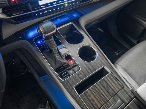 Used 2024 Toyota Sienna Limited image 15