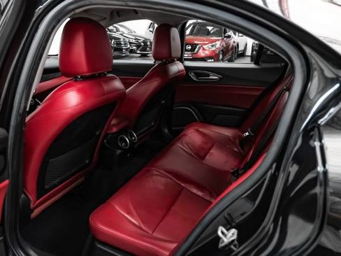 Used 2020 Alfa Romeo Giulia w/ Nero Edizione RWD image 32