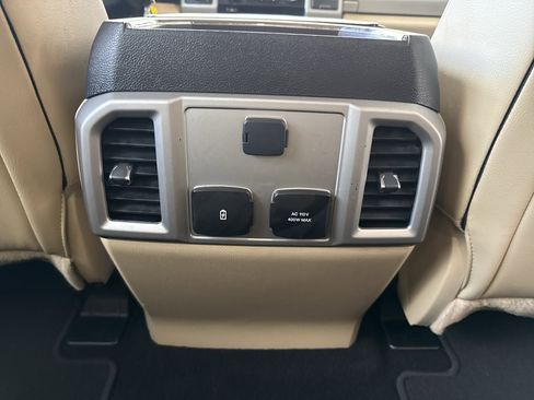 Used 2018 Ford F250 Lariat w/ Lariat Value Package AWD/4WD image 18