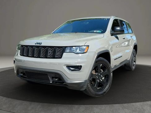 Used 2020 Jeep Grand Cherokee Laredo AWD/4WD image 1