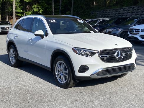 Certified 2025 Mercedes-Benz GLC 300 4MATIC image 4