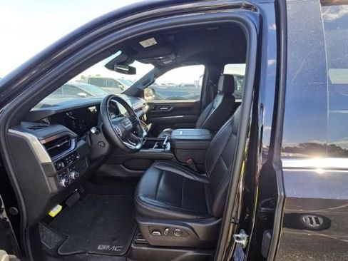 Used 2025 GMC Yukon Denali AWD/4WD image 3