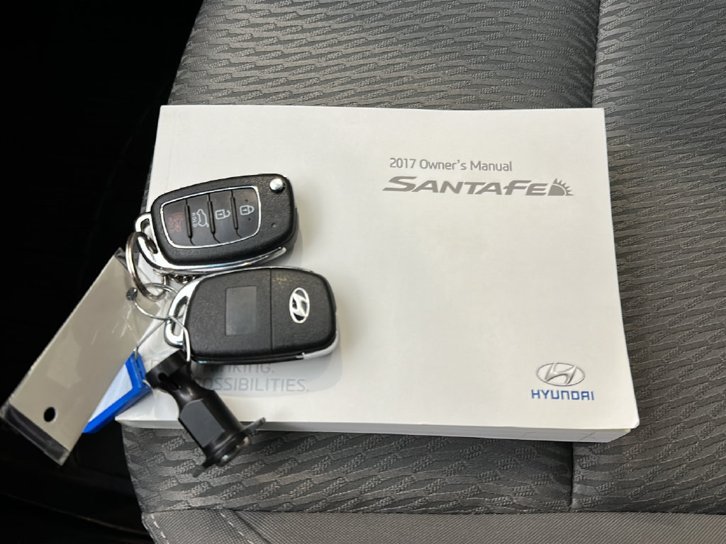 Used 2017 Hyundai Santa Fe SE AWD/4WD image 30
