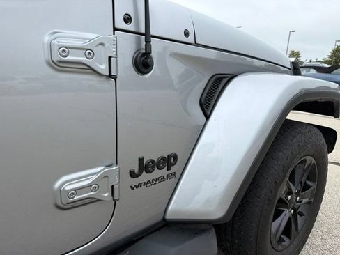 Used 2021 Jeep Wrangler Unlimited Sahara AWD/4WD image 7