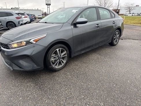 Used 2023 Kia Forte LXS image 2