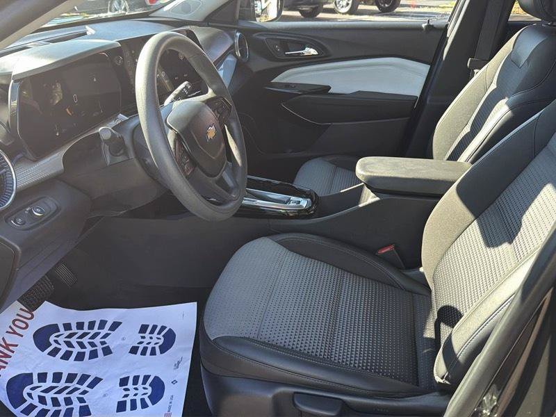 Used 2024 Chevrolet Trax LT FWD image 13