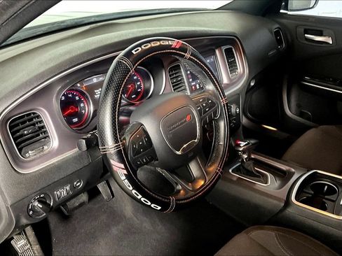 Used 2019 Dodge Charger SXT RWD image 10