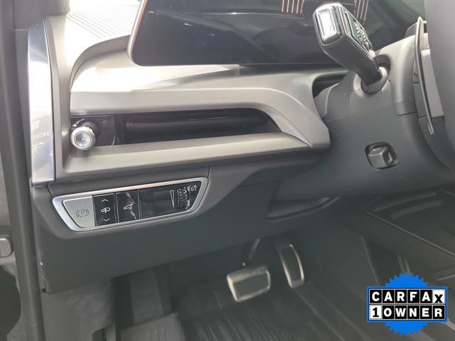 Certified 2026 Cadillac Vistiq Platinum w/ LPO, Floor Liner Package AWD/4WD image 50