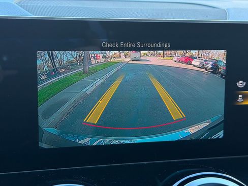 Used 2021 Mercedes-Benz GLB 250 250 image 25