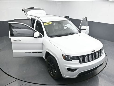 Used 2019 Jeep Grand Cherokee Altitude image 35
