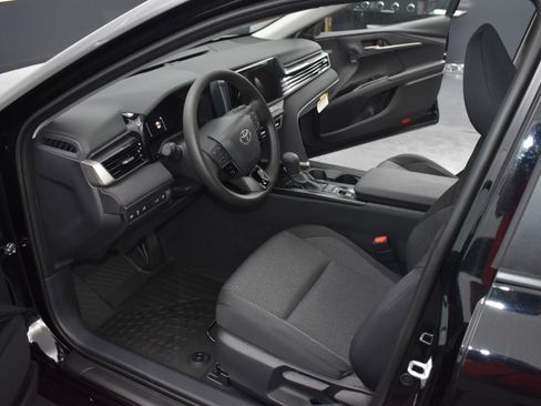 Used 2025 Toyota Camry LE image 12