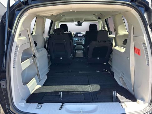 Used 2024 Chrysler Voyager LX FWD image 18