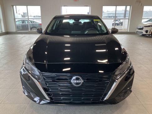 Used 2025 Nissan Altima 2.5 SV image 2