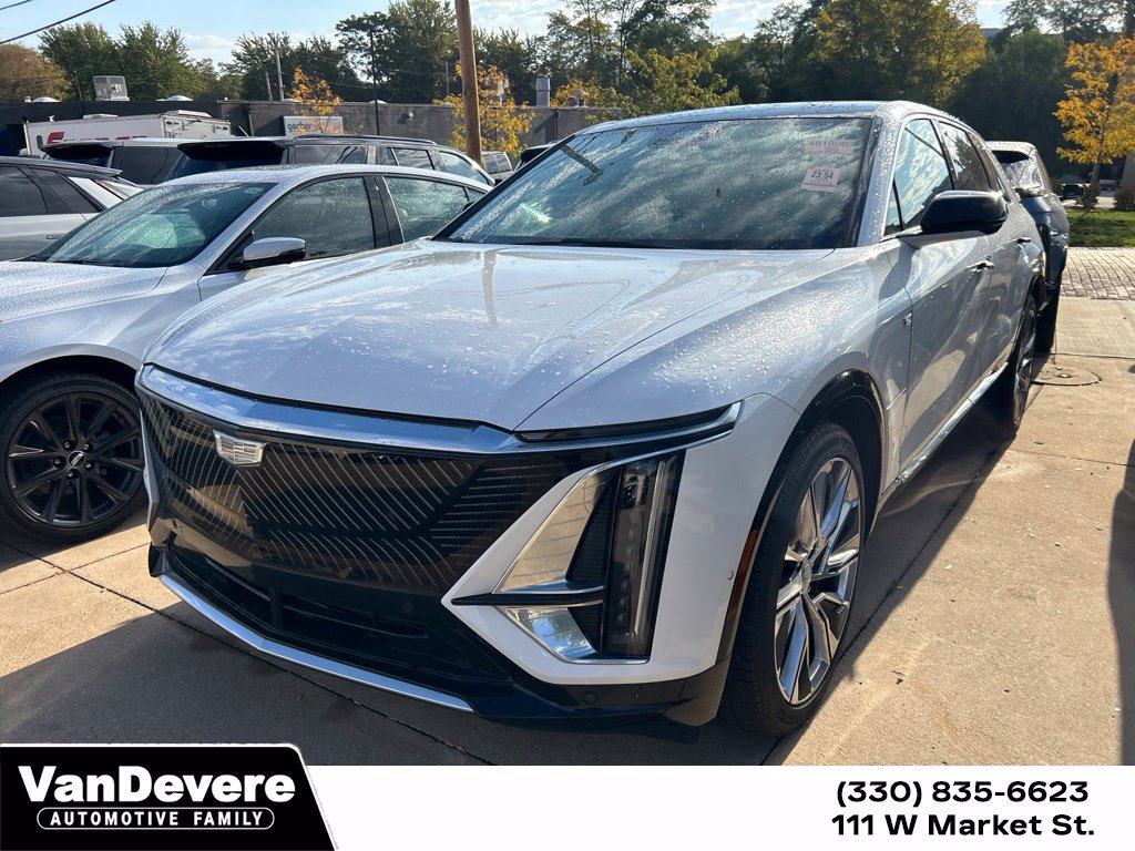 Used 2025 Cadillac Lyriq Luxury w/ LPO, Floor Liner Package AWD/4WD image 1
