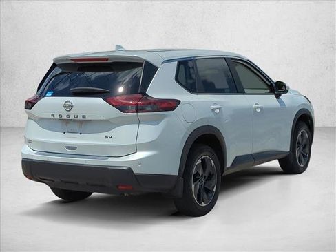 Used 2024 Nissan Rogue SV FWD image 5