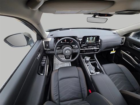 New 2025 Nissan Pathfinder Platinum image 19