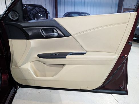 Used 2014 Honda Accord EX image 24