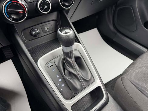 Used 2021 Hyundai Venue SE image 25