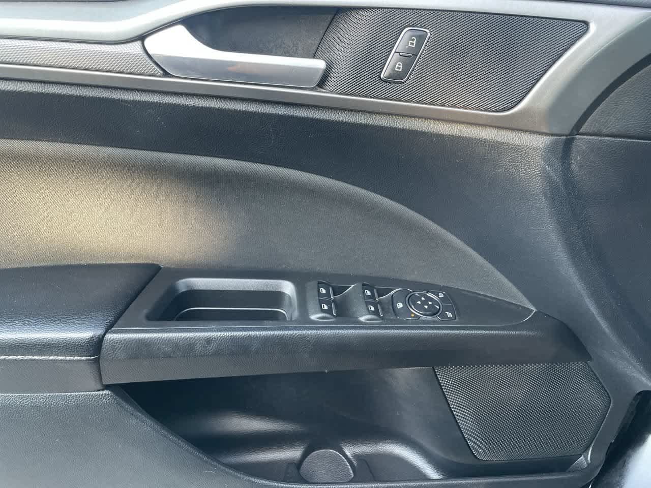 Used 2019 Ford Fusion SE AWD/4WD image 30