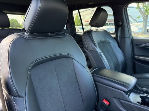Used 2025 Jeep Grand Cherokee Altitude AWD/4WD image 26