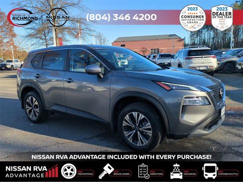 Used 2023 Nissan Rogue SV image 3