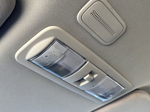 Used 2022 Nissan Titan SV image 23