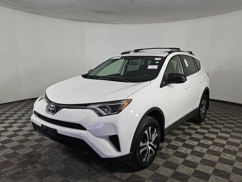 Used 2016 Toyota RAV4 LE image 1