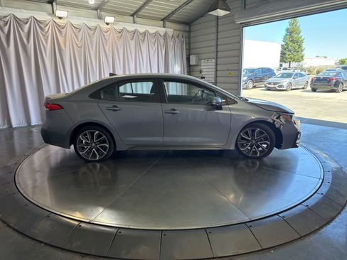 Used 2020 Toyota Corolla SE w/ Carpet Mat Package (TMS) FWD image 3
