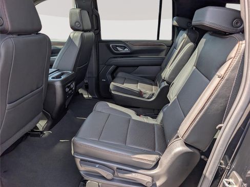 Used 2024 Chevrolet Suburban High Country AWD/4WD image 19