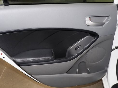 Used 2017 Kia Forte LX image 10