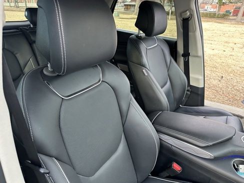 Used 2024 Genesis GV70 2.5T w/ Advanced Package image 24