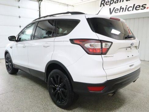 Used 2017 Ford Escape SE w/ SE Sport Appearance Package image 3