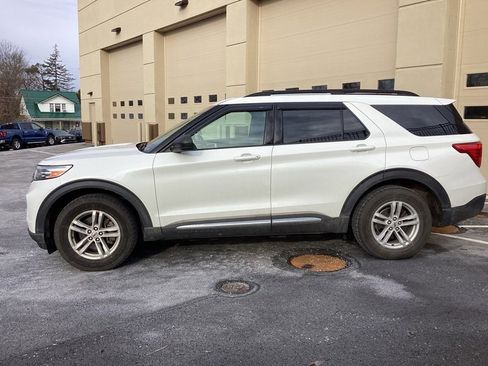 Used 2021 Ford Explorer XLT w/ Equipment Group 202A image 4