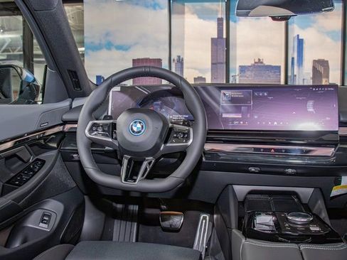 New 2026 BMW 550e xDrive w/ Premium Package image 16