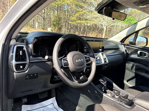 Used 2022 Kia Sorento LX image 11