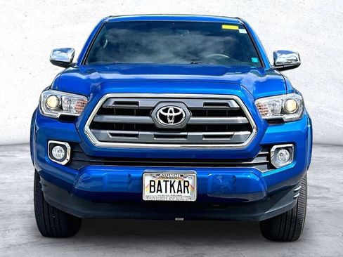 Used 2017 Toyota Tacoma Limited RWD image 3