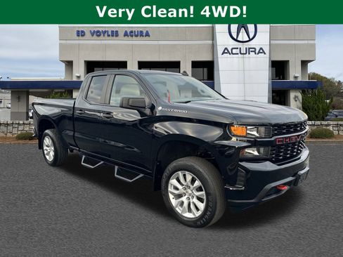 Used 2020 Chevrolet Silverado 1500 Custom w/ Custom Value Package image 3