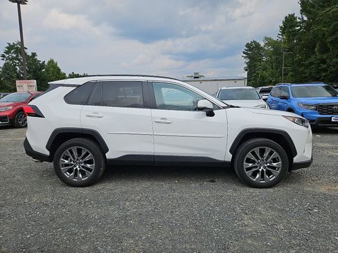 Used 2020 Toyota RAV4 XLE Premium AWD/4WD image 8