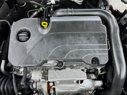 Used 2025 Chevrolet Malibu LT image 38