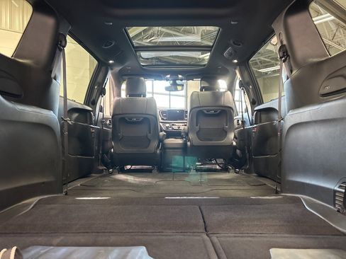 Used 2025 Chrysler Pacifica Limited image 44