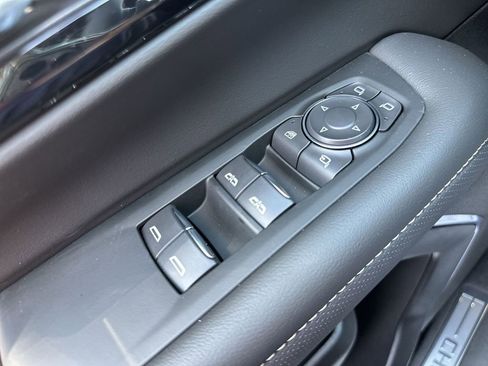 New 2026 Chevrolet Suburban Premier AWD/4WD image 19