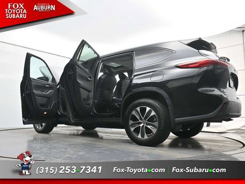 Used 2023 Toyota Highlander XLE AWD/4WD image 33