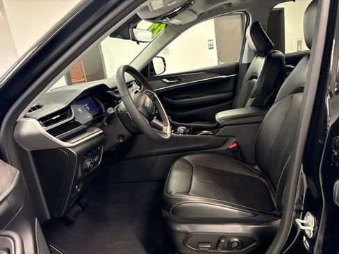 Used 2022 Jeep Grand Cherokee Limited 4xe w/ Luxury Tech Group II AWD/4WD image 13