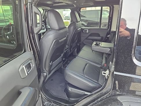 Used 2024 Jeep Wrangler High Altitude image 17