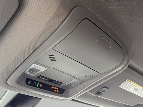 Used 2023 GMC Acadia SLE image 22