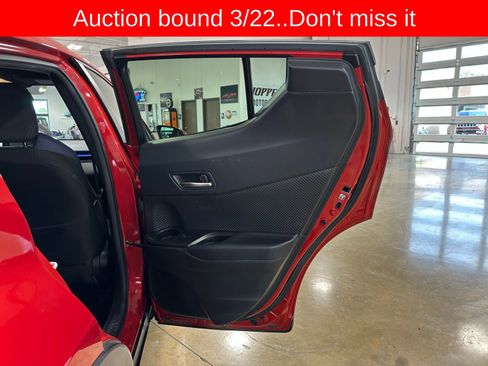 Used 2020 Toyota C-HR XLE image 31