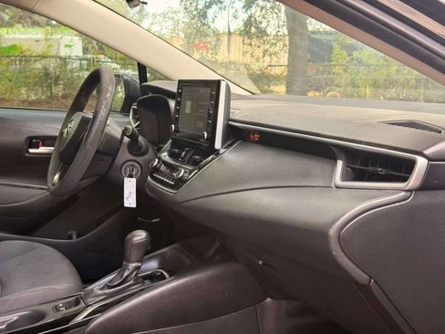 Used 2021 Toyota Corolla LE FWD image 16