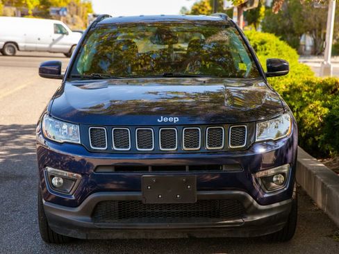 Used 2021 Jeep Compass Latitude w/ Convenience Group AWD/4WD image 3